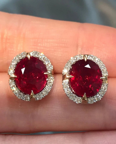 Oval cut natural ruby - ct,