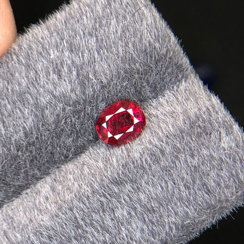 Natural red ruby - ct,