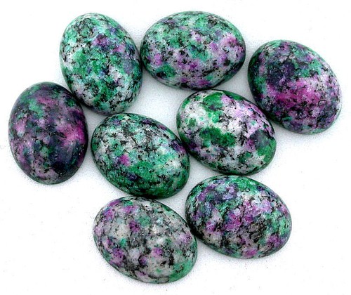 One ruby zoisite 20x15 - 20mm, x